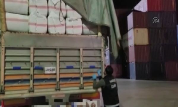İzmir'de yakalandı... Bir kamyon dolusu esrar!